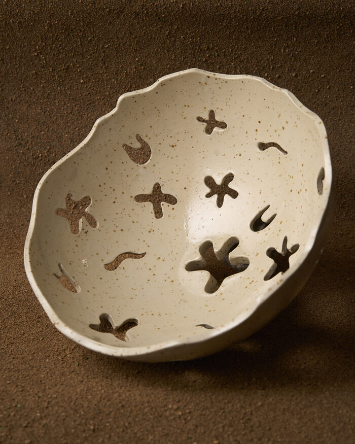 Fruteiro en gres moteado con recortes orgánicos feito a man