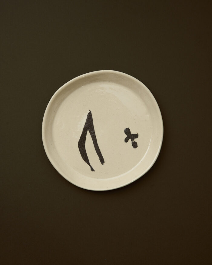 Prato neriage ou nerikomi pequeno gres claro e escuro