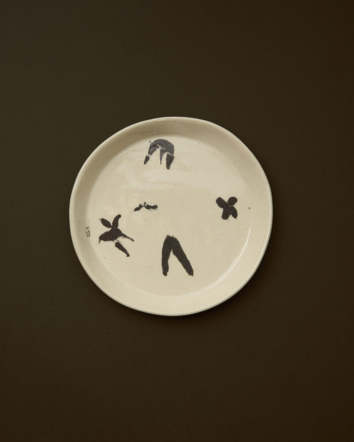 Prato pequeno en nerikomi con debuxos orgánicos