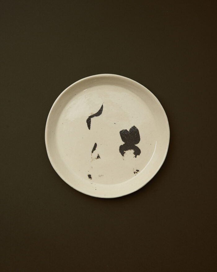 Prato gres claro con incrustacions organicas tecnica nerikomi