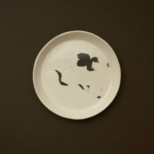 Prato pequeno nerikomi gres claro con gres escuro