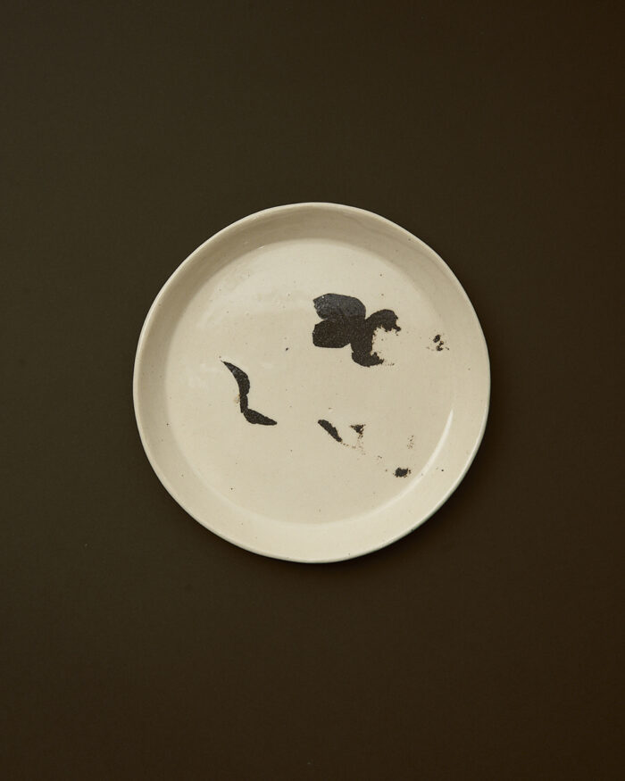 Prato pequeno nerikomi gres claro con gres escuro